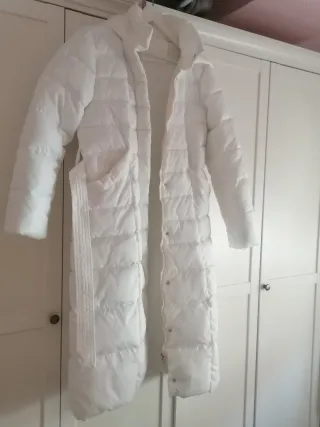 Abrigo largo acolchado blanco, sin estrenar.