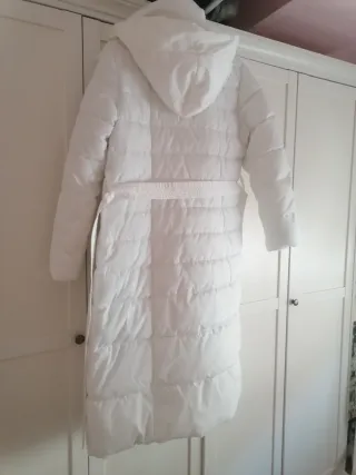 Abrigo largo acolchado blanco, sin estrenar.