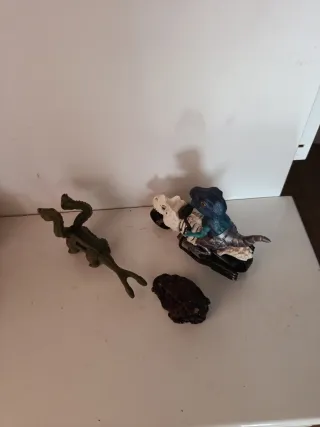 Figure di draghi e dinosauri