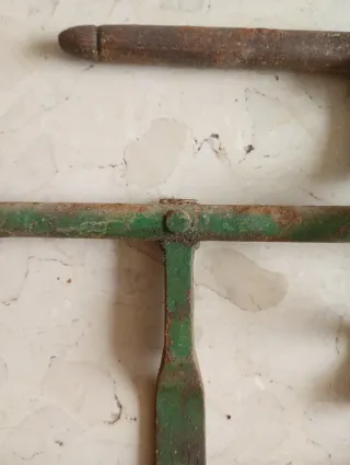 Lote 3 aldabas y campana