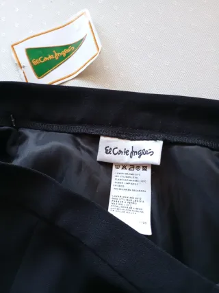 Falda negra elegante