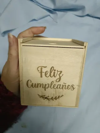 Scatola di legno Buon Compleanno con candela