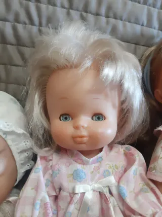 Lote 13 Muñecas Famosa y otras