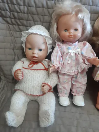 Lote 13 Muñecas Famosa y otras