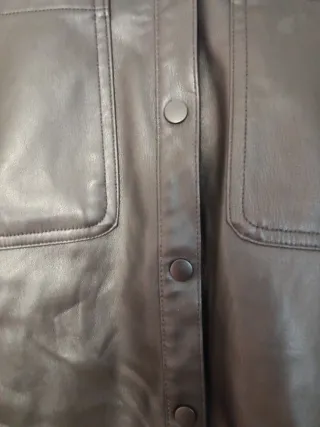 Camisa efecto cuero negra