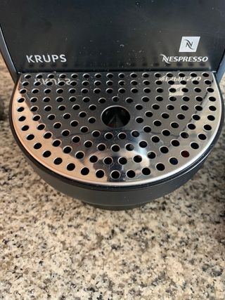 Cafetera Nespresso Krups + Dispensador Iris
