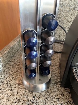 Cafetera Nespresso Krups + Dispensador Iris