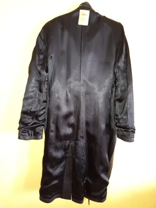 Abrigo gabardina cuero negro