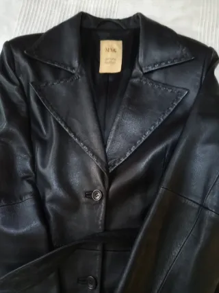 Abrigo gabardina cuero negro