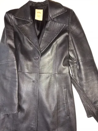 Abrigo gabardina cuero negro