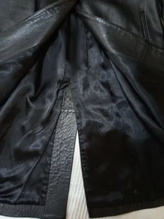 Abrigo gabardina cuero negro