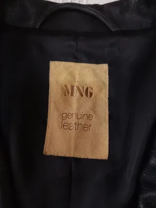 Abrigo gabardina cuero negro