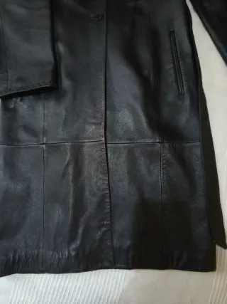 Abrigo gabardina cuero negro