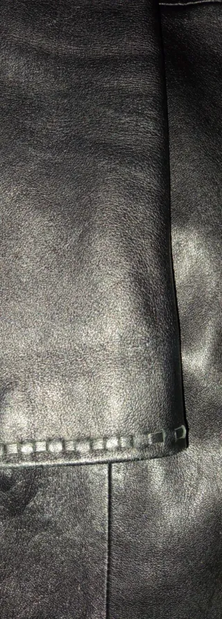 Abrigo gabardina cuero negro