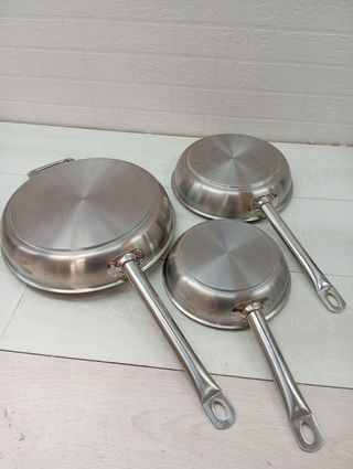 Set di 3 padelle in acciaio inossidabile per induzione Amazon Basics