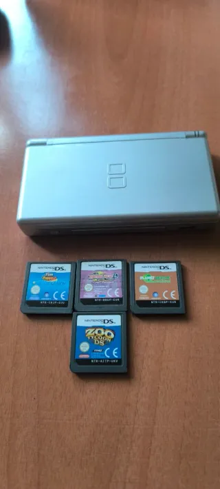 Nintendo DS Lite Plata + 4 Juegos +Funda