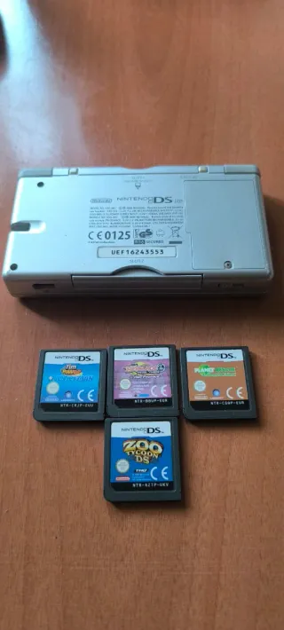 Nintendo DS Lite Plata + 4 Juegos +Funda