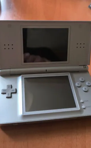Nintendo DS Lite Plata + 4 Juegos +Funda
