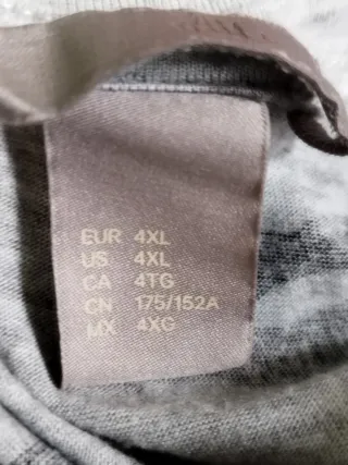 Camiseta H&M Talla 4XL Gris con Estampado de Labio