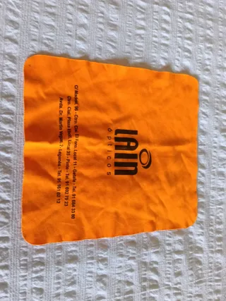 Gafas de sol marrones y negras