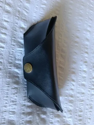 Gafas de sol marrones y negras