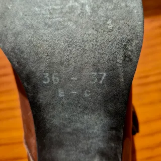 Zapatos Juancha de piel marrones