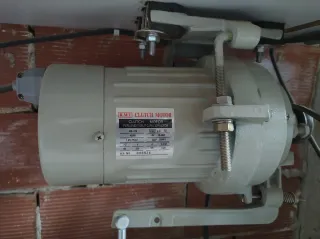 Mesa de máquina con motor