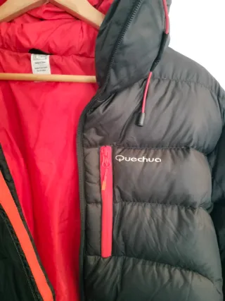 Plumífero Quechua Negro y Rojo