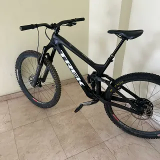 Bicicleta Trek Slash 9.8 29 L