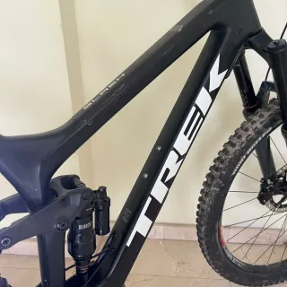 Bicicleta Trek Slash 9.8 29 L