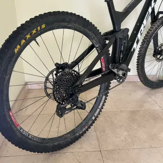 Bicicleta Trek Slash 9.8 29 L