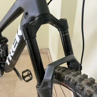 Bicicleta Trek Slash 9.8 29 L