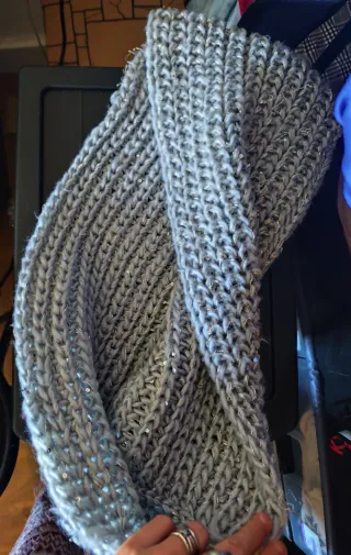 Bufanda /Cuello de punto gris con lentejuelas