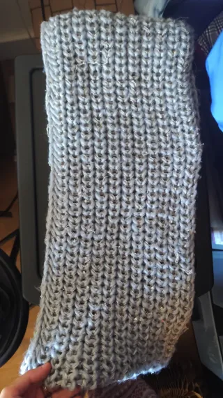 Bufanda /Cuello de punto gris con lentejuelas