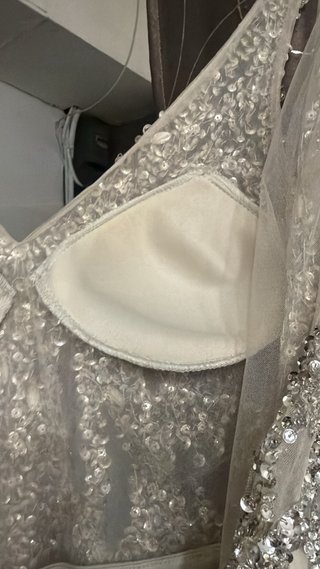 Vestido de fiesta gris plata lentejuelas y cristal