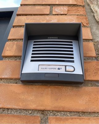 Visera portero Fermax plata