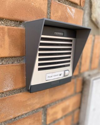 Visera portero Fermax plata