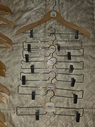 18 Perchas Pantalón y Camisa Marrón/Negro