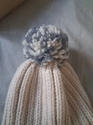 Gorro Napapijri Beige con Pompón