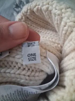 Gorro Napapijri Beige con Pompón