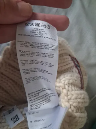 Gorro Napapijri Beige con Pompón