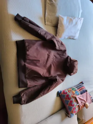 Abrigo Carhartt Marrón con Capucha