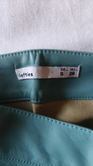 Falda cuero ajustada verde azulado