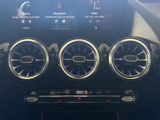 Mercedes-Benz GLA200 *TECHO SOLAR* 2022