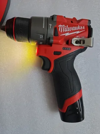 Taladro Milwaukee C12 C + Cargador