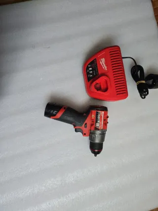 Taladro Milwaukee C12 C + Cargador