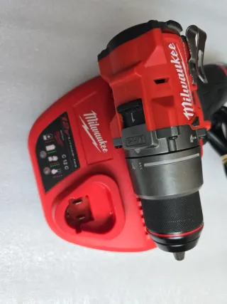 Taladro Milwaukee C12 C + Cargador