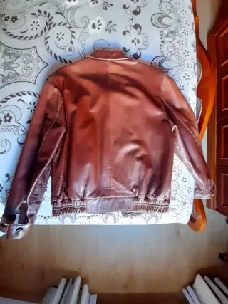 Cazadora de piel marrón