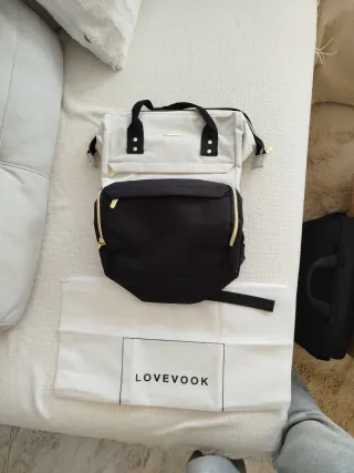 Mochila Lovevook Beige y Negra