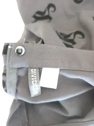 Falda negra con estampado